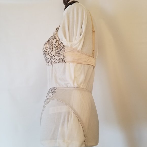 #913N Natori 2 pcs Set: 36A bra and S/M panties. - Picture 12 of 16